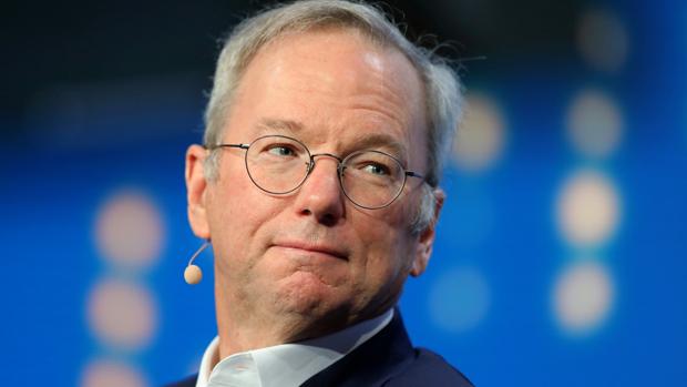 Eric Schmidt, el hombre que le quitó el trabajo a Steve Jobs, deja su puesto en Google