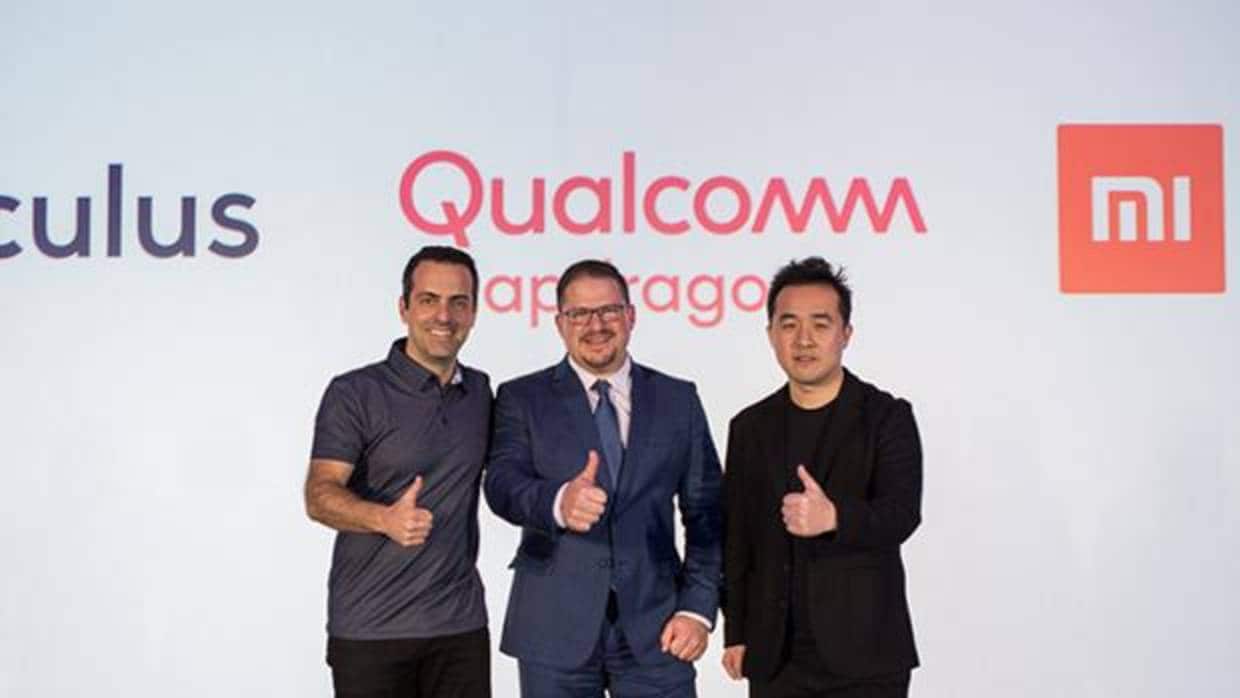 Hugo Barra, responsable de VR de Facebook, junto al presidente de Qualcomm Incorporated, Cristiano Amon, y el responsable de VP de Xiaomi, Thomas Tang