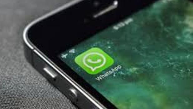 Un fallo en WhatsApp permite «colar» un espía en tus chats de grupo sin que te des cuenta