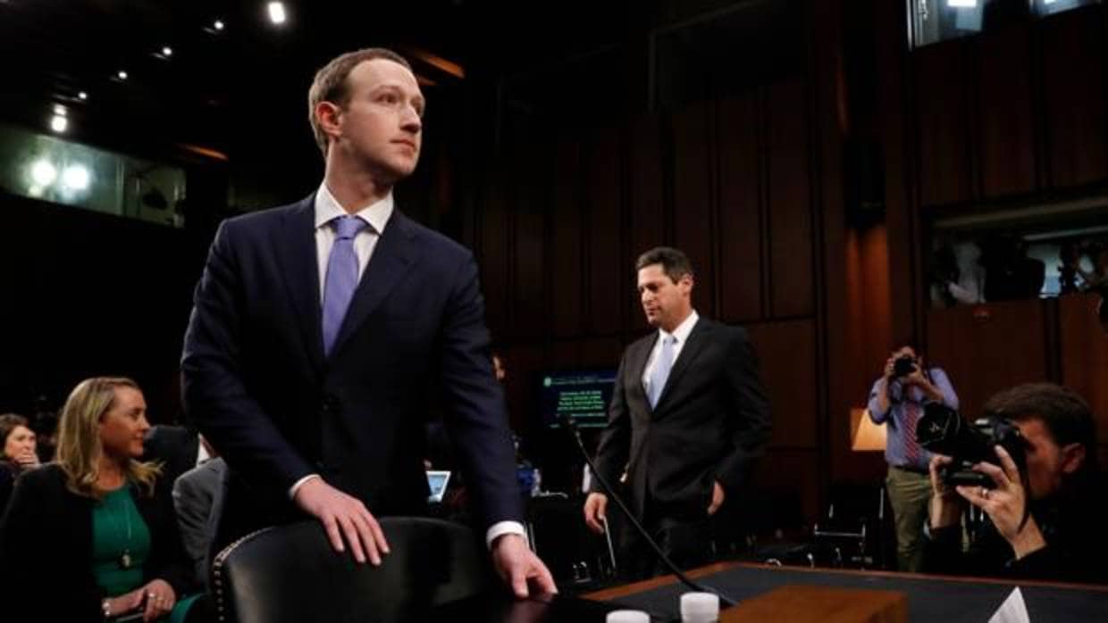 Mark Zukerberg durante la comparecencia ante el Congreso de los Estados Unidos