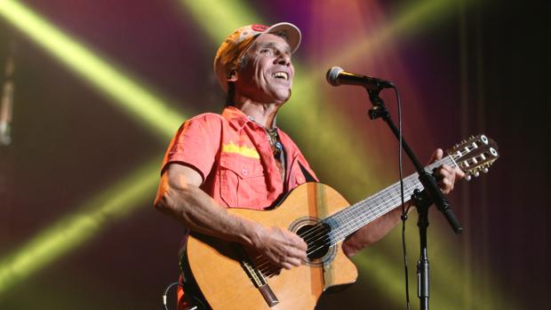 Las redes estallan contra Manu Chao por hacer publicidad del curandero que receta marihuana a bebés