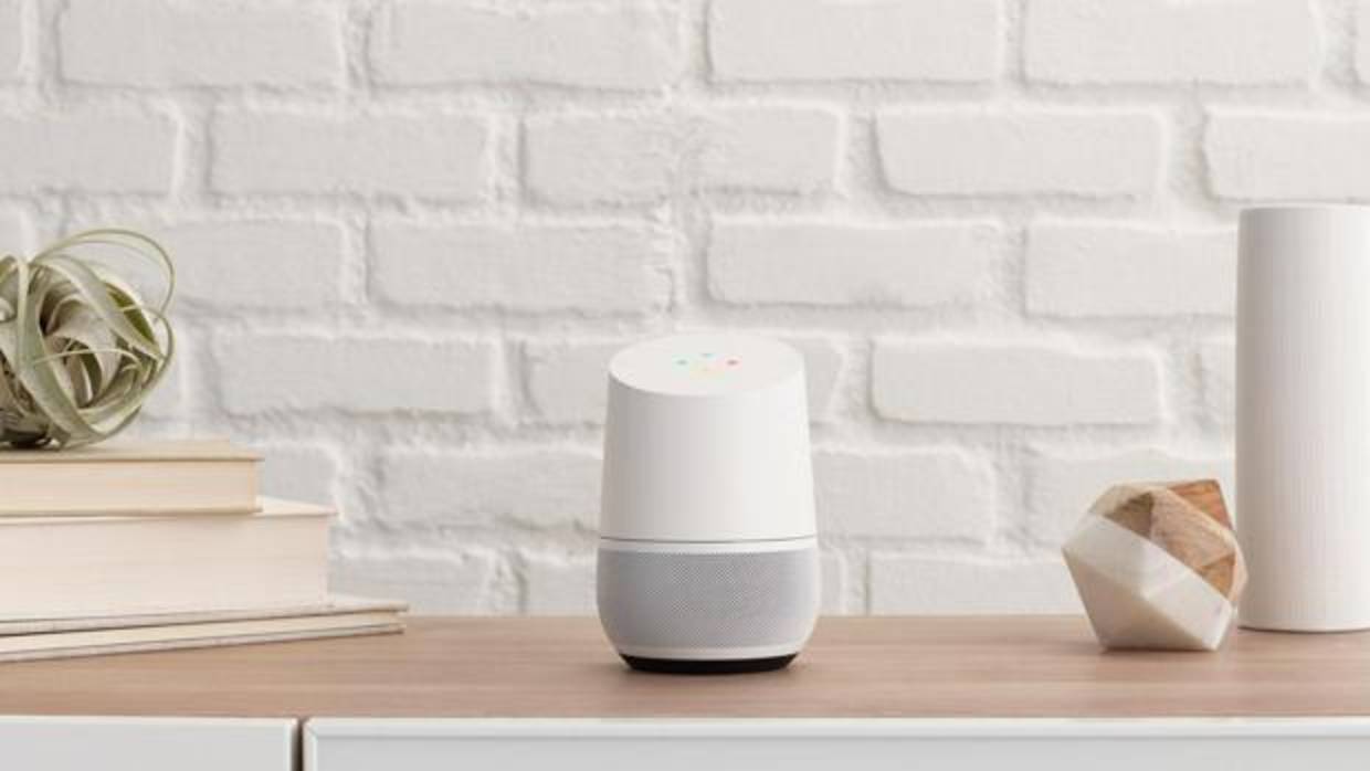 Google Home, el altavoz inteligente del gigante de internet, llegará a España en otoño