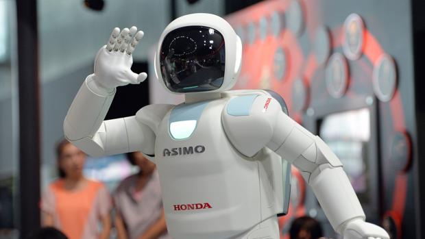 Adiós al primer humanoide, Asimo, el robot que saludó a Merkel y Obama