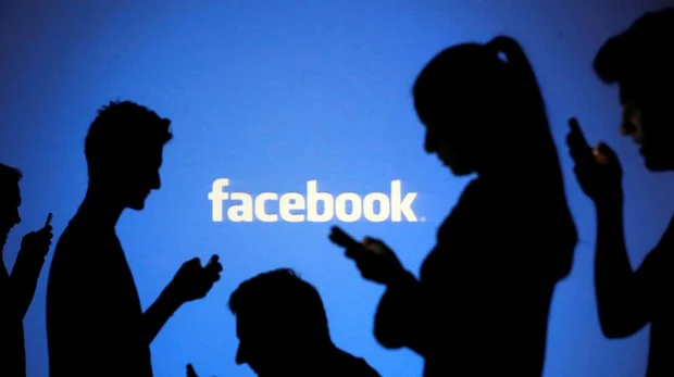 Facebook negocia con los bancos que le cedan tus datos y que operes a través de su chat Messenger
