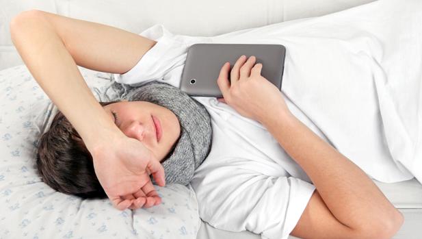 Modo avión o apagado: ¿qué hago con mi móvil cuando me vaya a dormir?