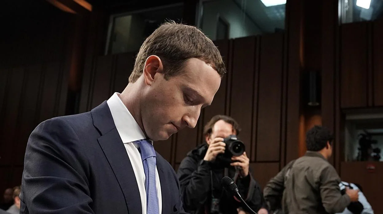 Mark Zuckerberg, fundador de Facebook, durante una comparencia en el Senado de EE.UU.