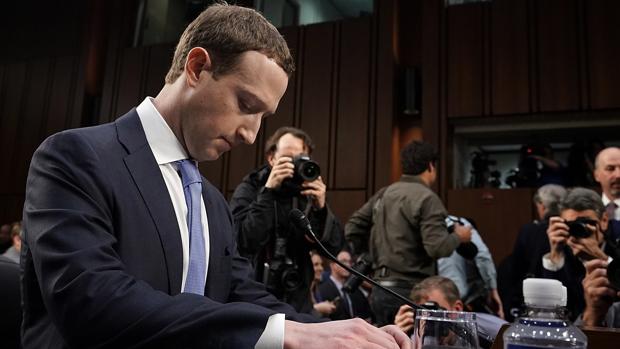 Un año de Cambridge Analytica: el día que a Facebook se le cayó la careta