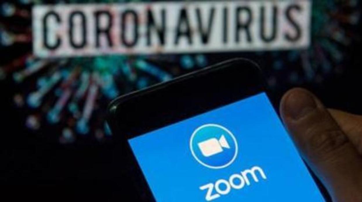 Zoom, una de las aplicaciones de videollamadas de moda, presenta graves fallos de seguridad