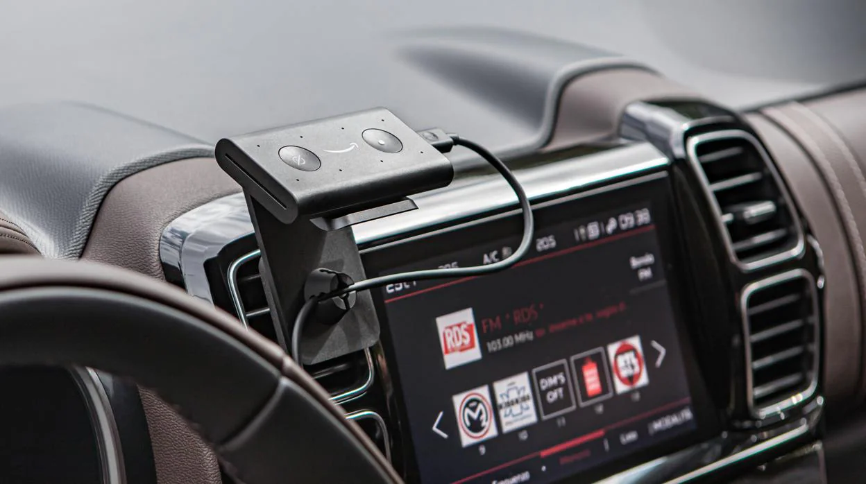 Amazon Echo Auto, el dispositivo para que Alexa te acompañe cuando vas en coche