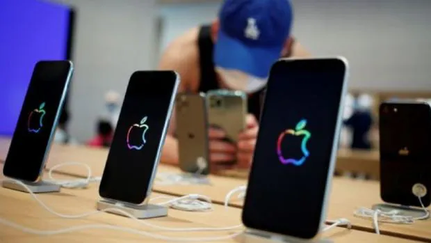 El Covid-19 provoca una caída histórica de las ventas de móviles: solo Apple se salva