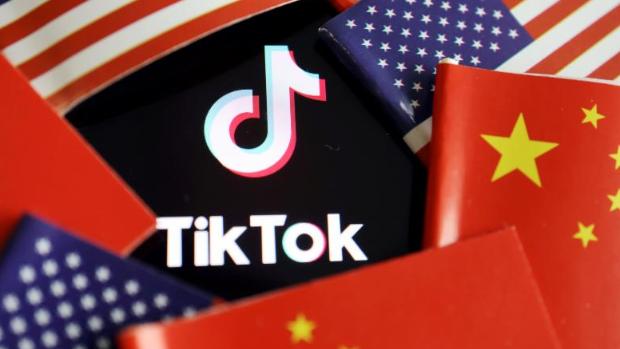 El director ejecutivo de TikTok deja la compañía en plena guerra con la Administración Trump