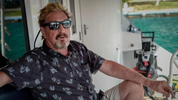 El descenso a los infiernos de McAfee: entre antivirus, prostitución, drogas y paranoia