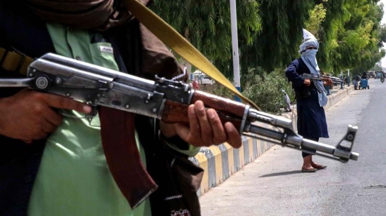 Eliminación de amigos e información: los nuevos planes de las redes sociales para proteger a los afganos