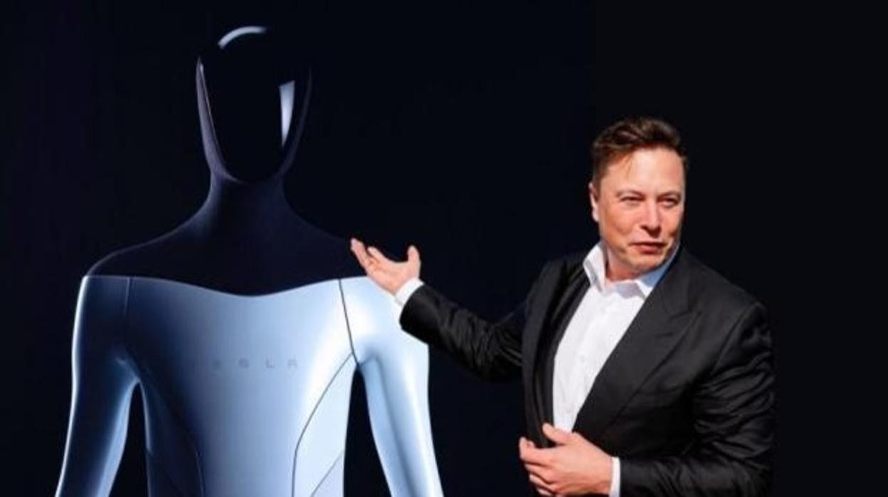 Elon Musk durante la presentación de Tesla Bot el pasado agosto