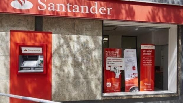 Alertan sobre un nuevo SMS en el que suplantan al Banco Santander y utilizan a Amazon para robarte