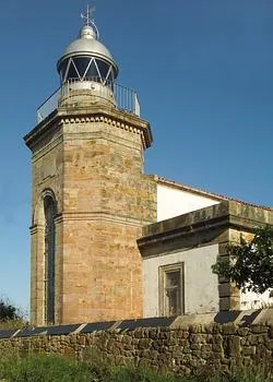 Faro de Tazones