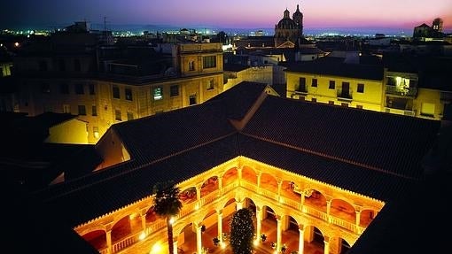 Espectacular anochecer sobre El Claustro, Granada