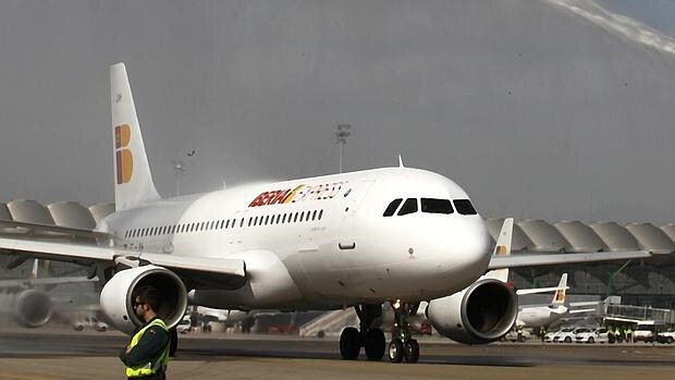 Imagen de un avión de la aerolínea de bajo coste de Iberia, Iberia Express