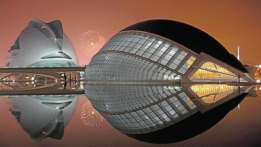 Vista de la Nit del Foc desde la Ciudad de las Artes y las Ciencias de Valencia