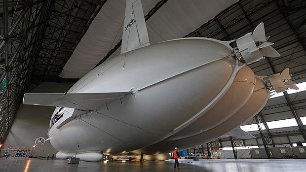 El Airlander 10 en un hangar del centro de Inglaterra