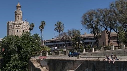 Torre del Oro, junto al Guadalquivir, en Sevilla