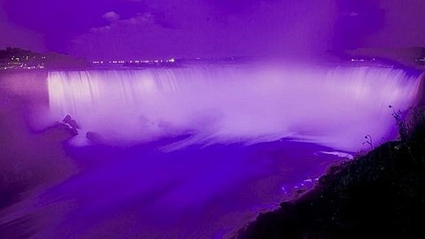 Las cataratas del Niágara se tiñeron de púrpura en el día de la muerte de Prince