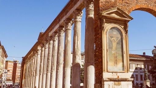 Columnas de San Lorenzo, un monumento fundido literalmente con el paisaje urbano de Milán