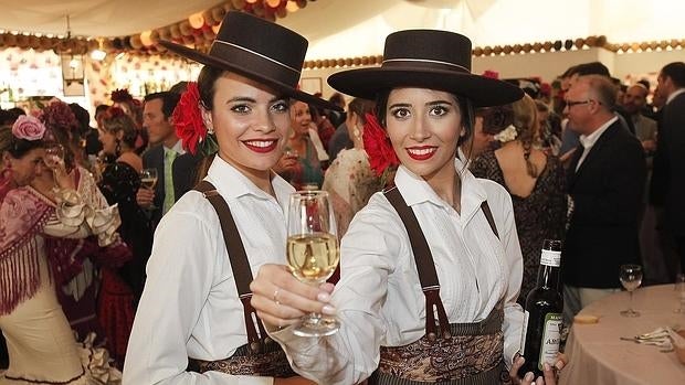 Interior de una caseta en al Feria de Córdoba