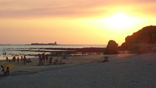 Cinco playas para vivir el ritual de la Noche de San Juan