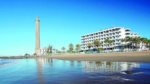 Seis faros donde dormir con el sonido del mar