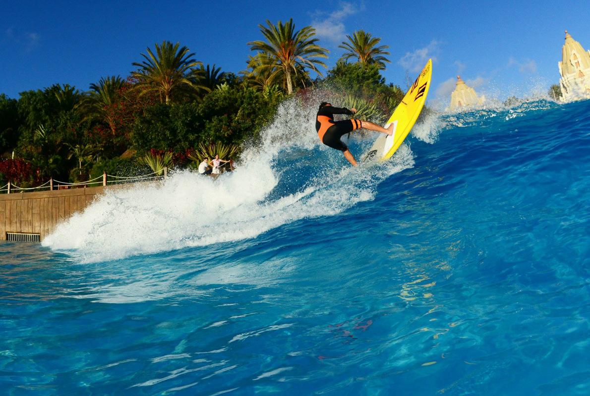 La ola artificial de Siam Park, en Tenerife