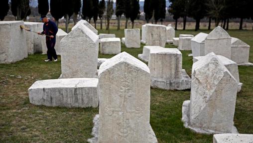 Tumbas stécci del cementerio de Stolac, Bosnia