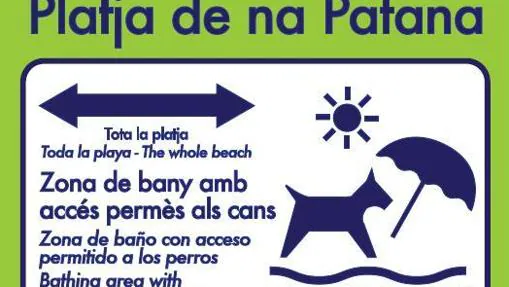 Cartel que anuncia la zona de baño permitida a los perros, en la Playa de Patana