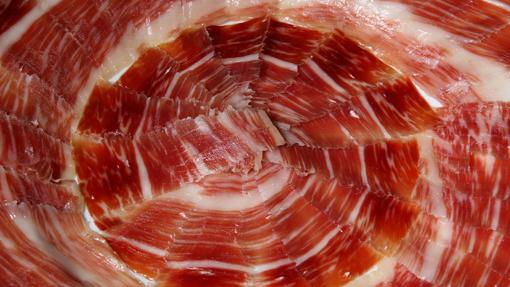 El jamón ibérico procede del cerdo ibérico y la calidad del jamón va a depender de la pureza de la raza y de las condiciones de la dehesa