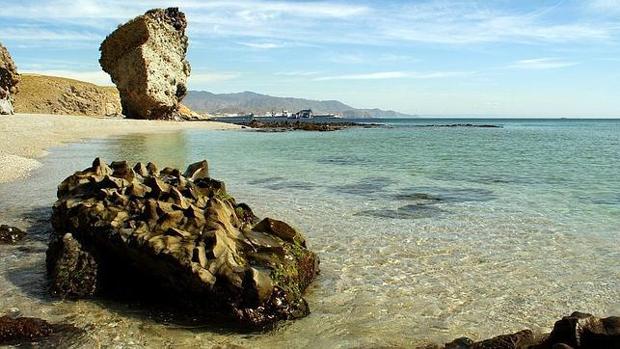 Formaciones rocosas en al Playa de Los Muertos