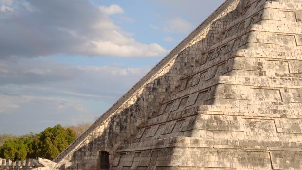 El primer día de otoño es el descenso de Kukulkán a través del templo