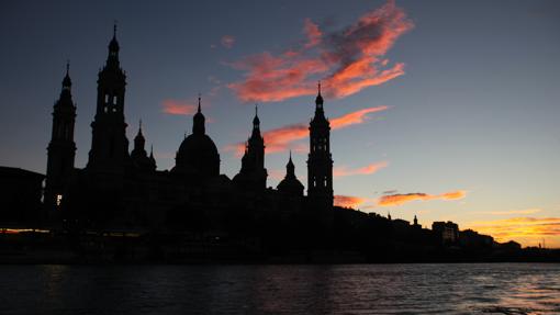 Basílica del Pilar, en Zaragoza, vista desde el Ebro