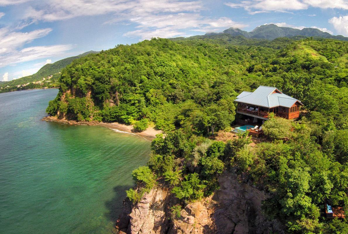 Vistas del impresionante de una de las villas de Secret Bay, un hotel de la isla de Dominica