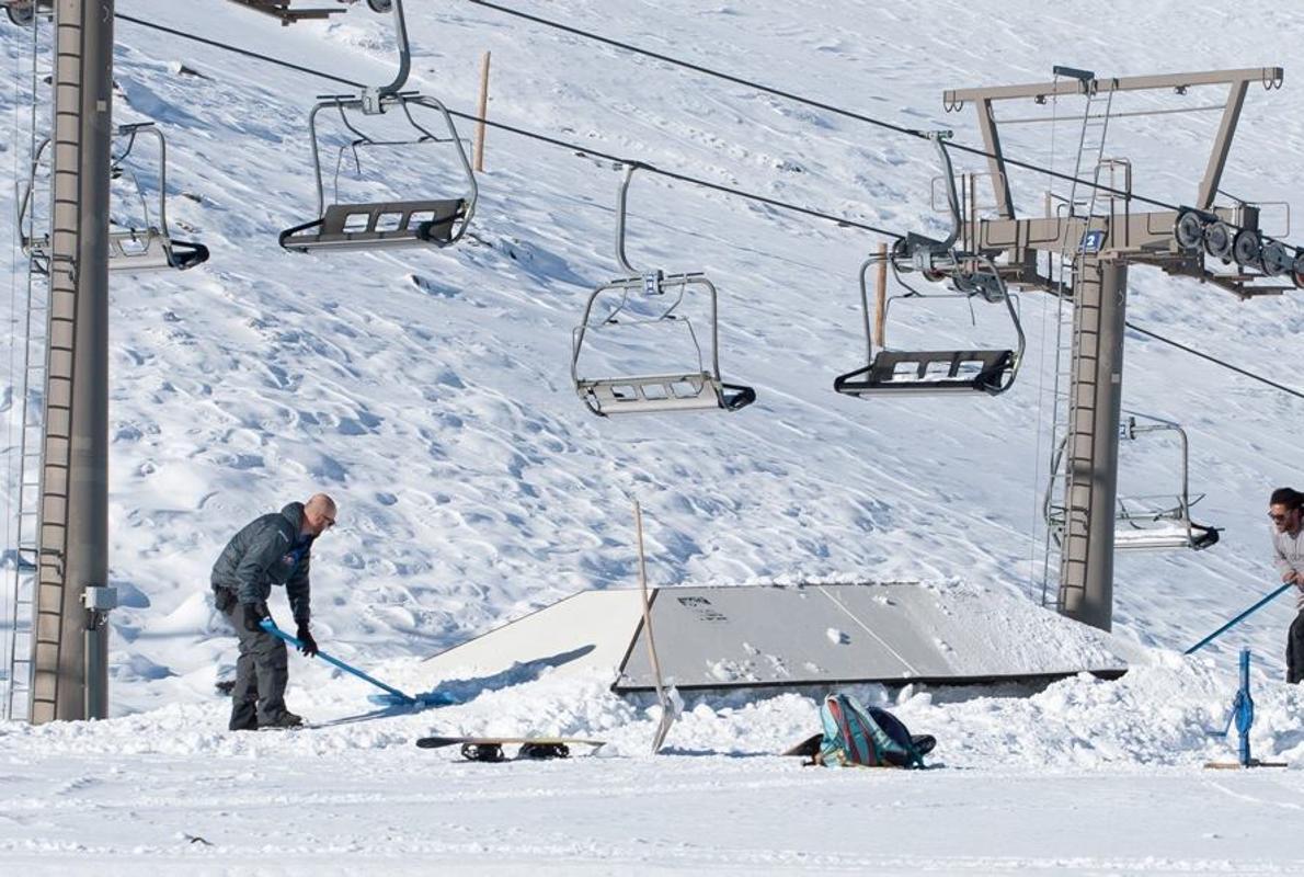 Trabajos de preparación de las pistas en Sierra Nevada