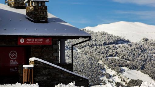 Cinco estaciones imprescindibles si buscas nieve segura en Navidad