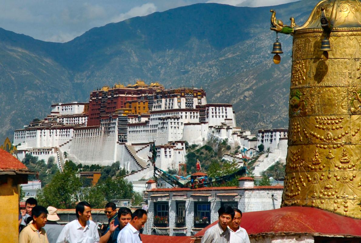 El palacio que no se podía sobrevolar y otros nueve lugares impresionantes del Tíbet