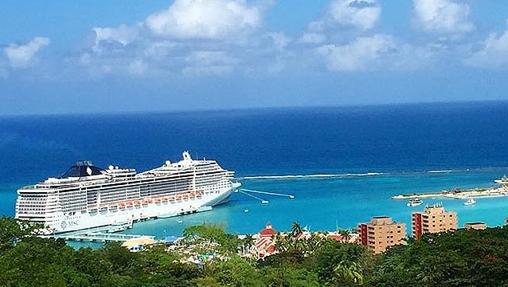 Una parada del MSC Divina en el Caribe