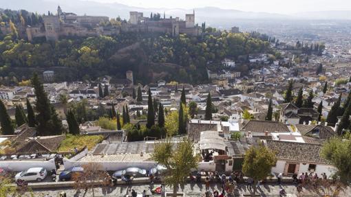 En la imagen el mirador de San Nicolas, en el Albaicín, con vistas a la Alhambra