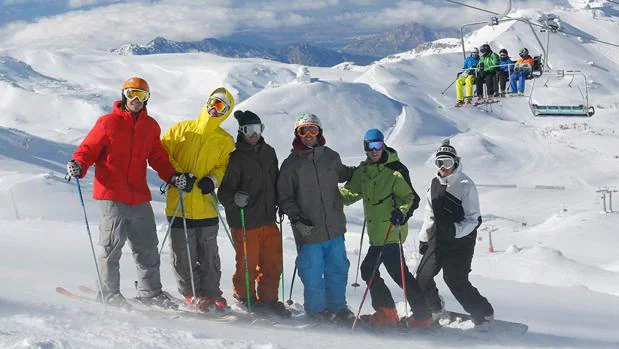 Esquiadores en Sierra Nevada. Fuente:sierranevada.es