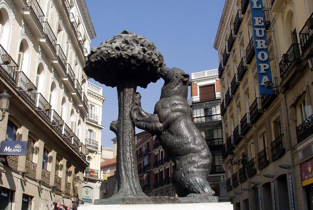 Estatua del Oso y el Madroño, en la Puerta del Sol de madrid