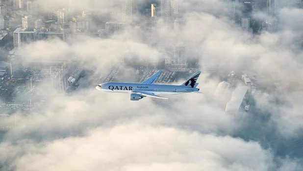 El vuelo de Qatar Airways sobre la ciudad de Auckland