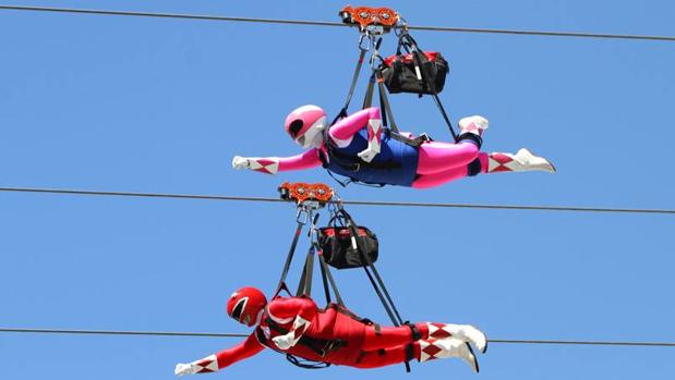 Lo último: cómo volar en una tirolina sobre un centro comercial