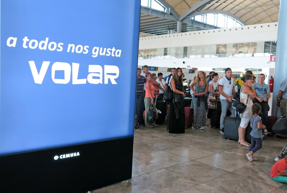 Pasajeros en el Aeropuerto de Alicante