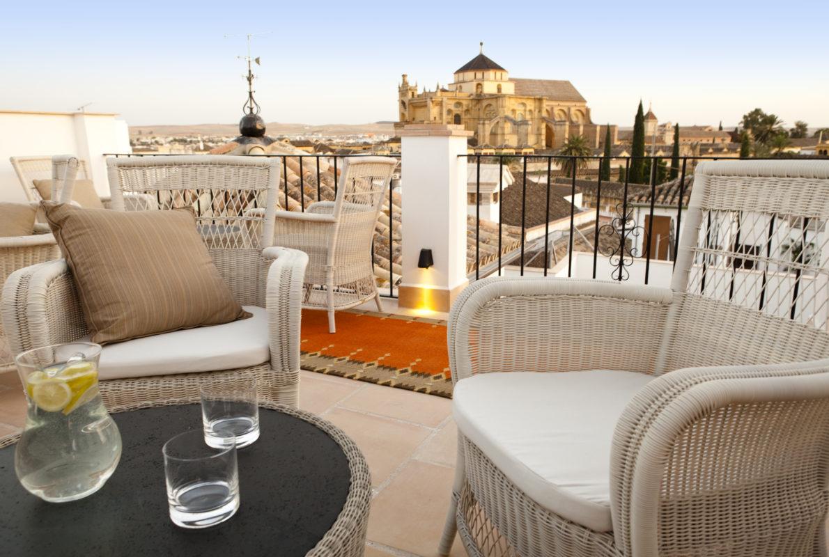 Terraza principal del hotel Balcón de Córdoba. Fuente: balcondecordoba.com