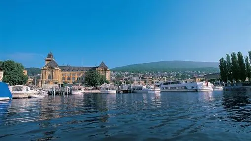 El Neuenburgersee es el lago más grande situado completamente en Suiza